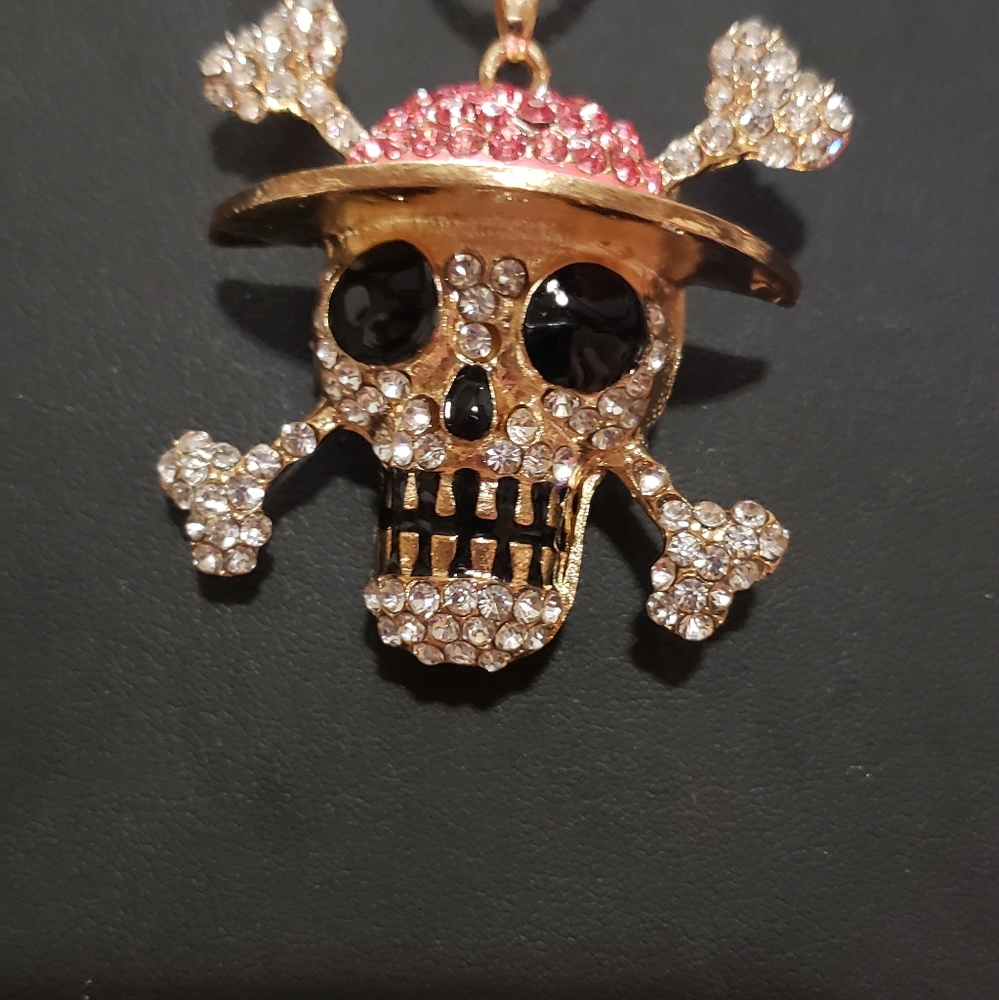 NWT CRYSTAL SKULL NECKLACE BY BETSEY JOHNSON